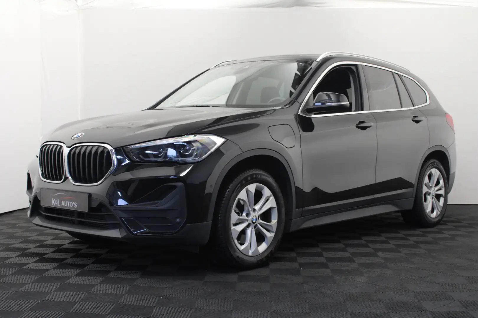 BMW X1 xDrive25e Zwart - 1