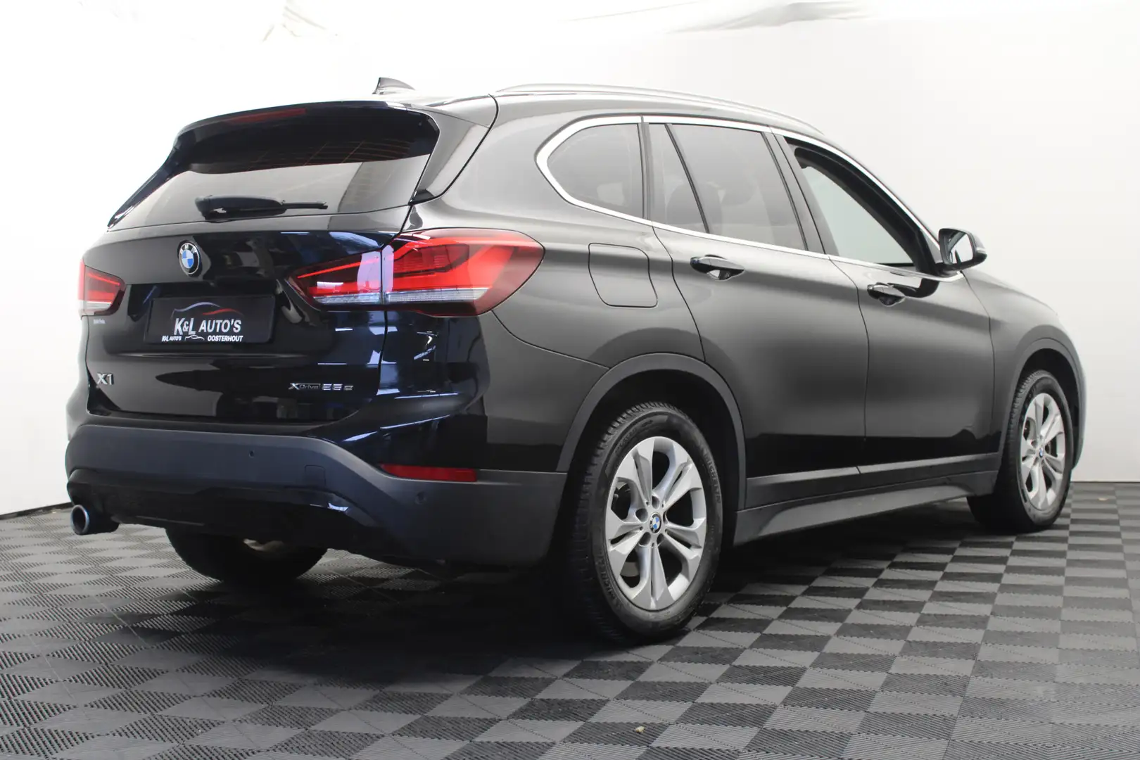 BMW X1 xDrive25e Zwart - 2