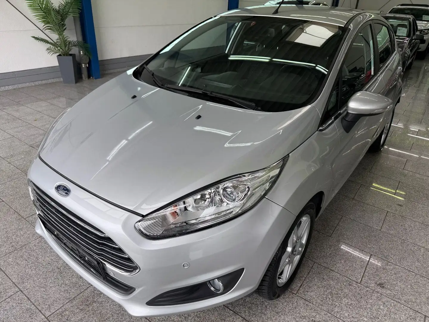 Ford Fiesta 1.6 Ti-VCT*AUTOM*TITAN*KLIMA*PTS*SHZ*LED Silber - 2