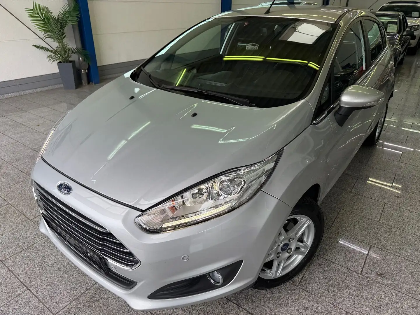 Ford Fiesta 1.6 Ti-VCT*AUTOM*TITAN*KLIMA*PTS*SHZ*LED Silber - 1