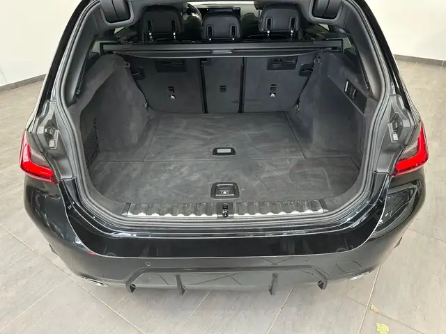 BMW 3 Series view 6