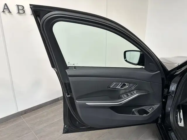BMW 3 Series view 8