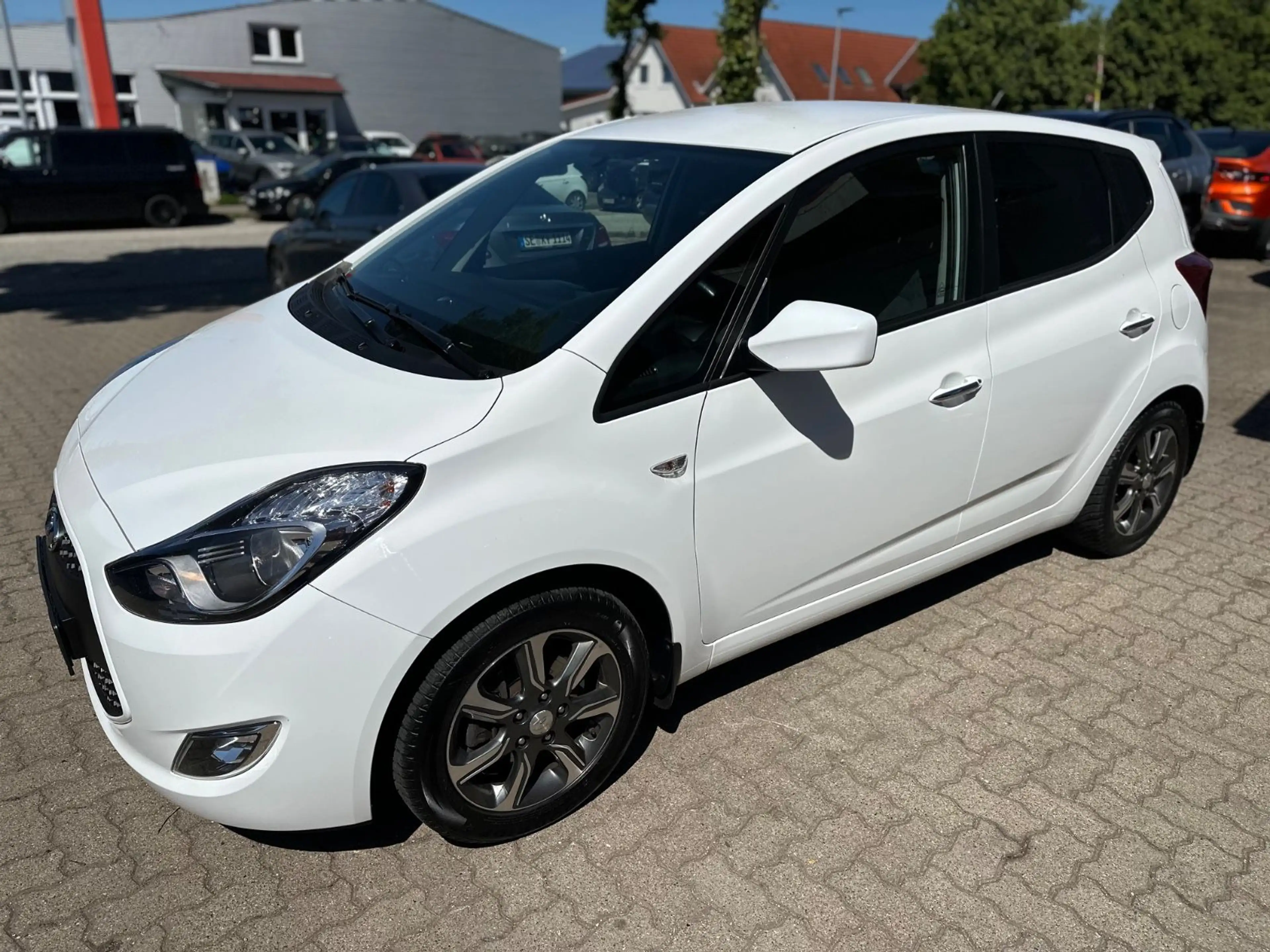 Hyundai iX20 1.6 Space blue/NAVI/SHZ/KAM/GJR/LMF — photo 2