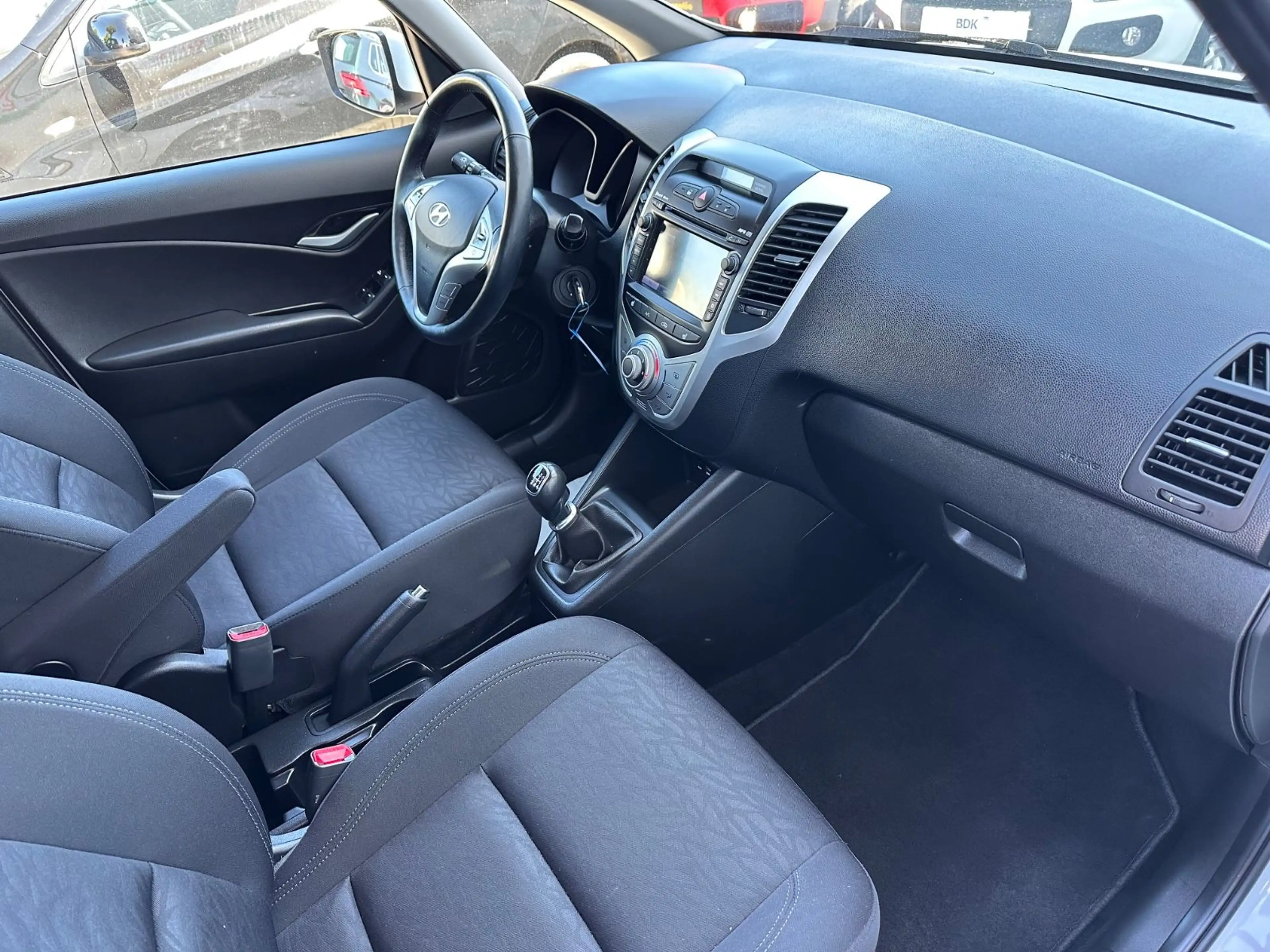 Hyundai iX20 1.6 Space blue/NAVI/SHZ/KAM/GJR/LMF — photo 13