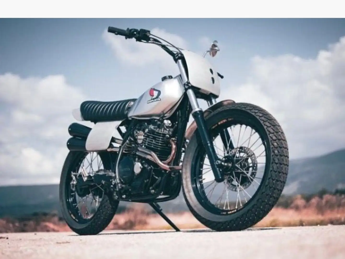 Honda XL 600 Flat tracker Zilver - 1