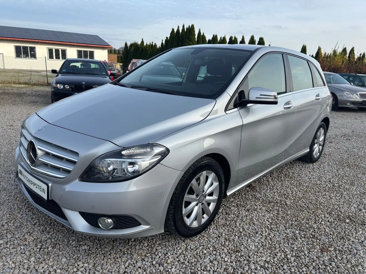 Mercedes-Benz B 180 B180 BlueEfficiency +EPH+TEMPOMAT+SHZ+ Silber - 1