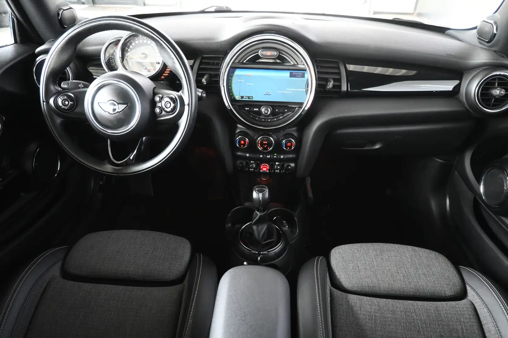 MINI Cooper Mini 1.5 First Born Edition Ecc Navigatie LED Goed Oranje - 2