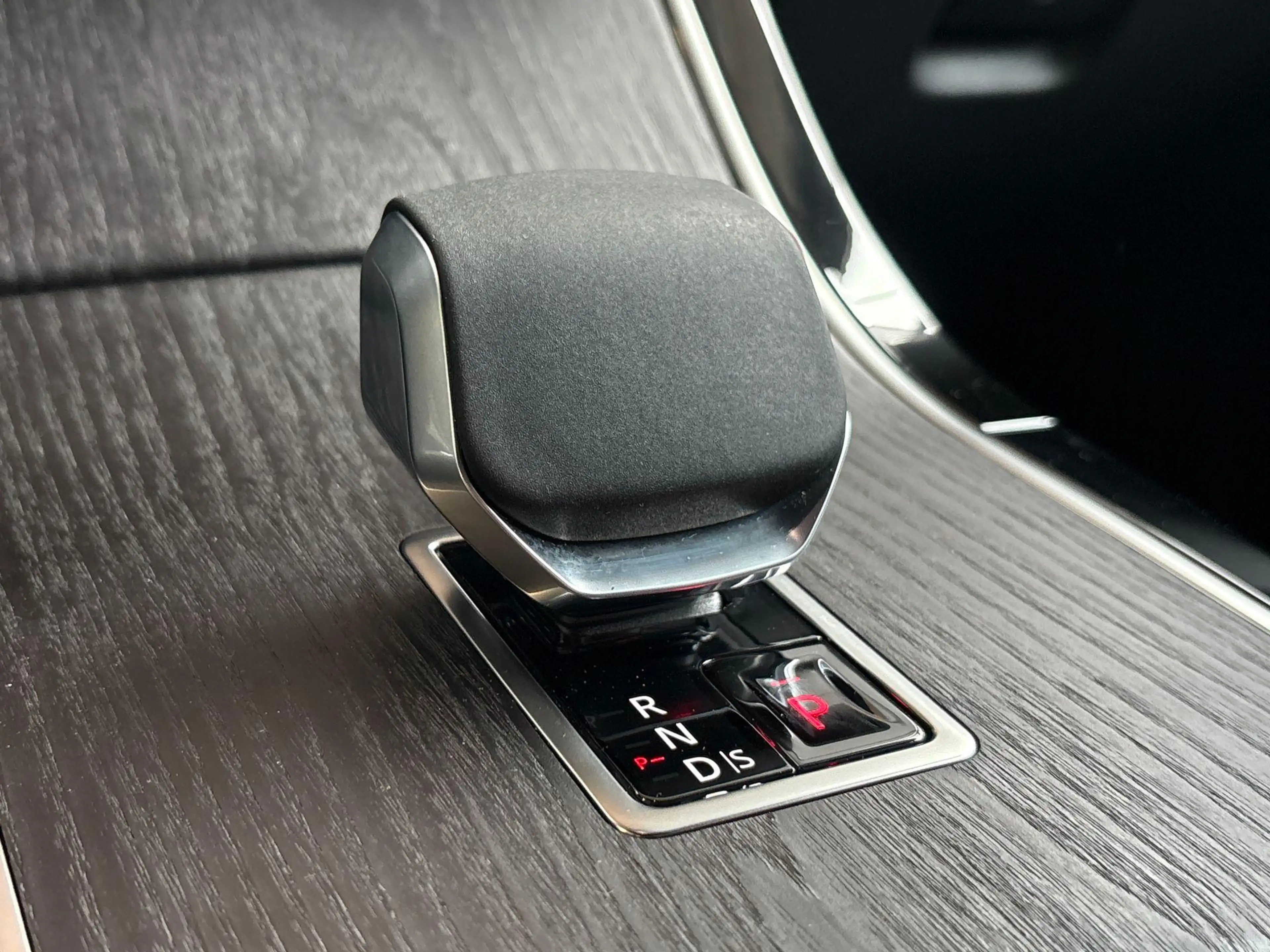 Land Rover Range Rover Velar P400e DYNAMIC SE | PANO | BLACK PACK | 21 INCH | M — photo 16