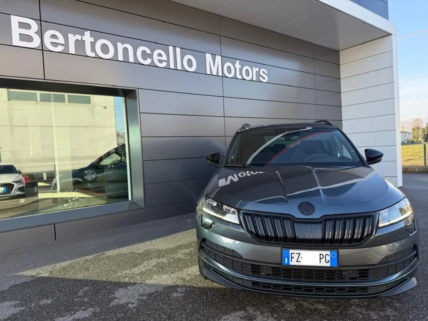 Skoda Karoq 2.0 TDI 150cv SCR 4x4 DSG SportLine 19"-BLACK PACK Grigio - 2