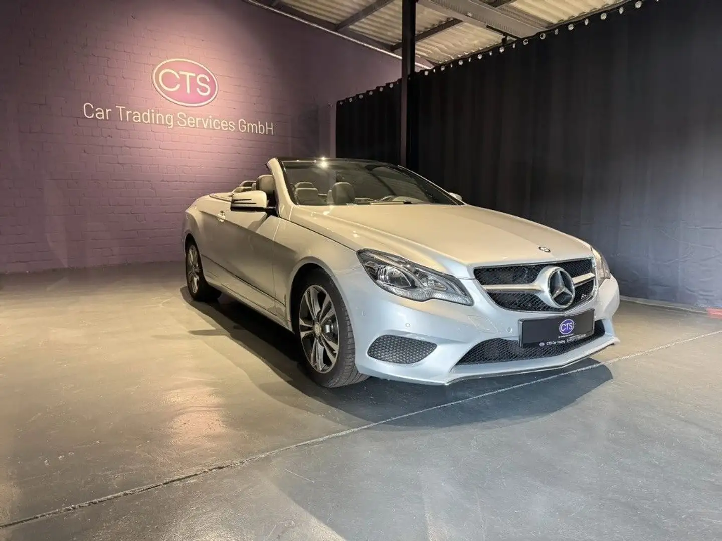 Mercedes-Benz E 200 E Cabrio / Leder Argent - 2