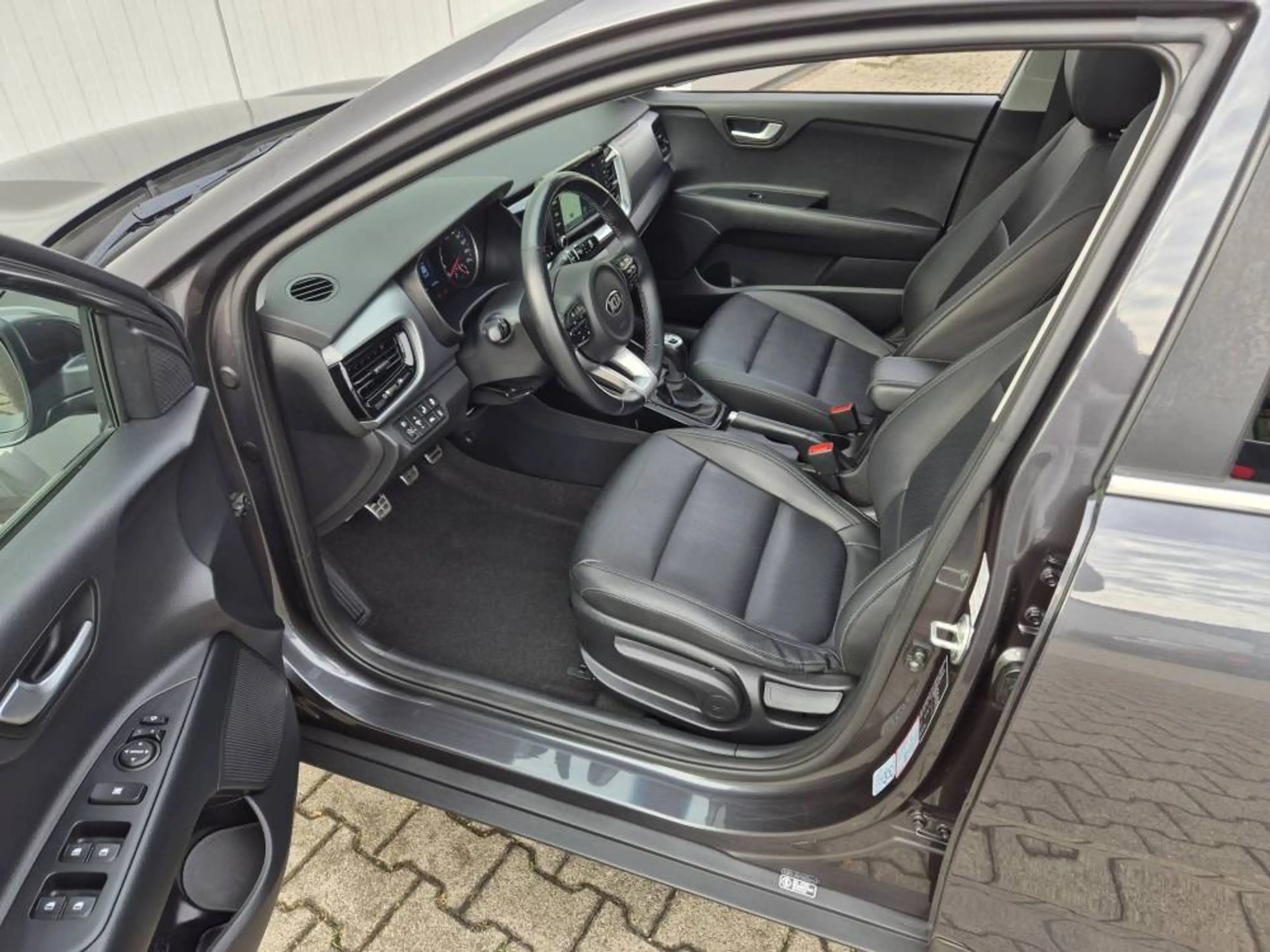 Kia Stonic 1.0 T-GDI (120 PS) ISG Platinum — photo 7