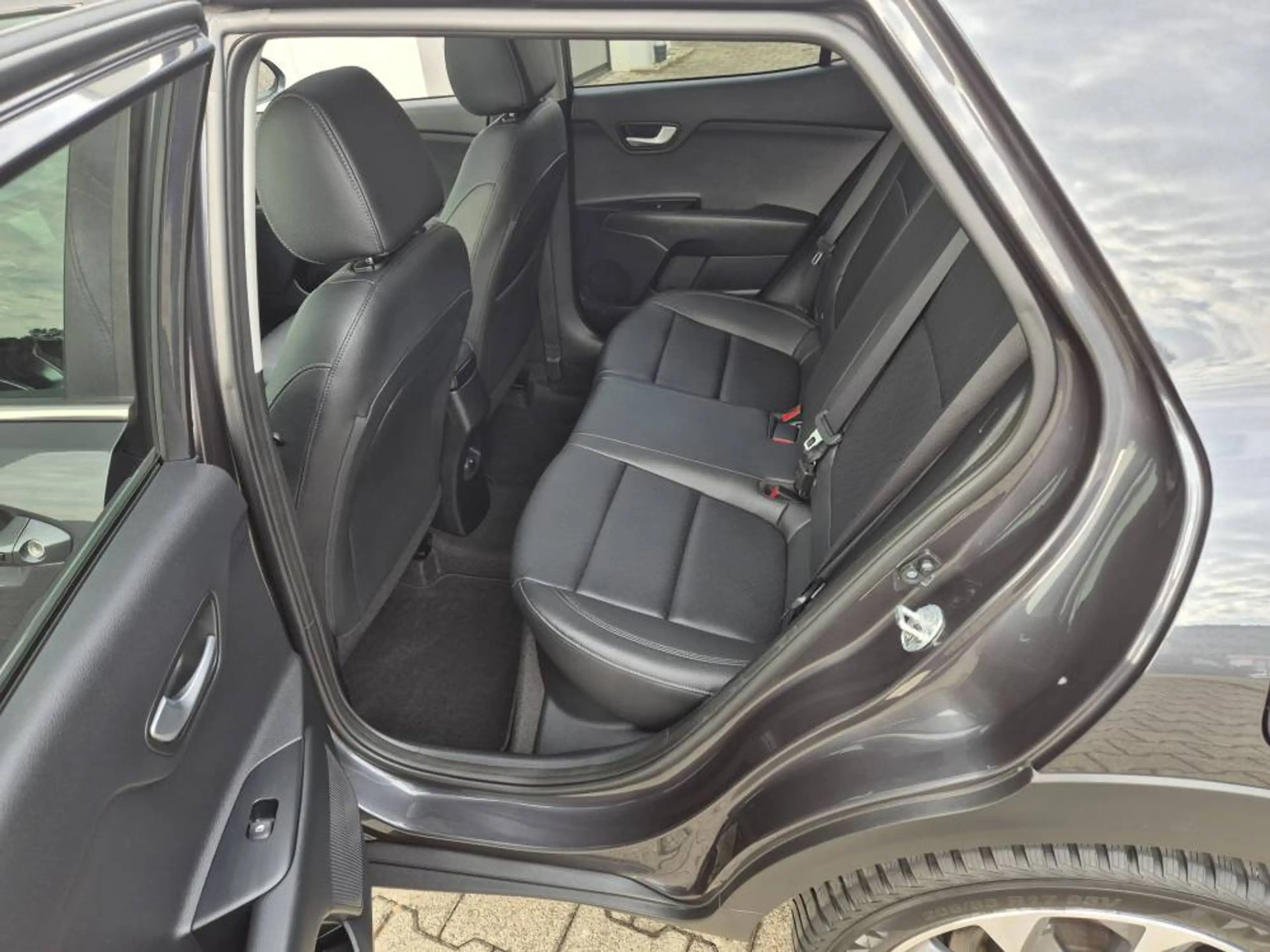 Kia Stonic 1.0 T-GDI (120 PS) ISG Platinum — photo 10