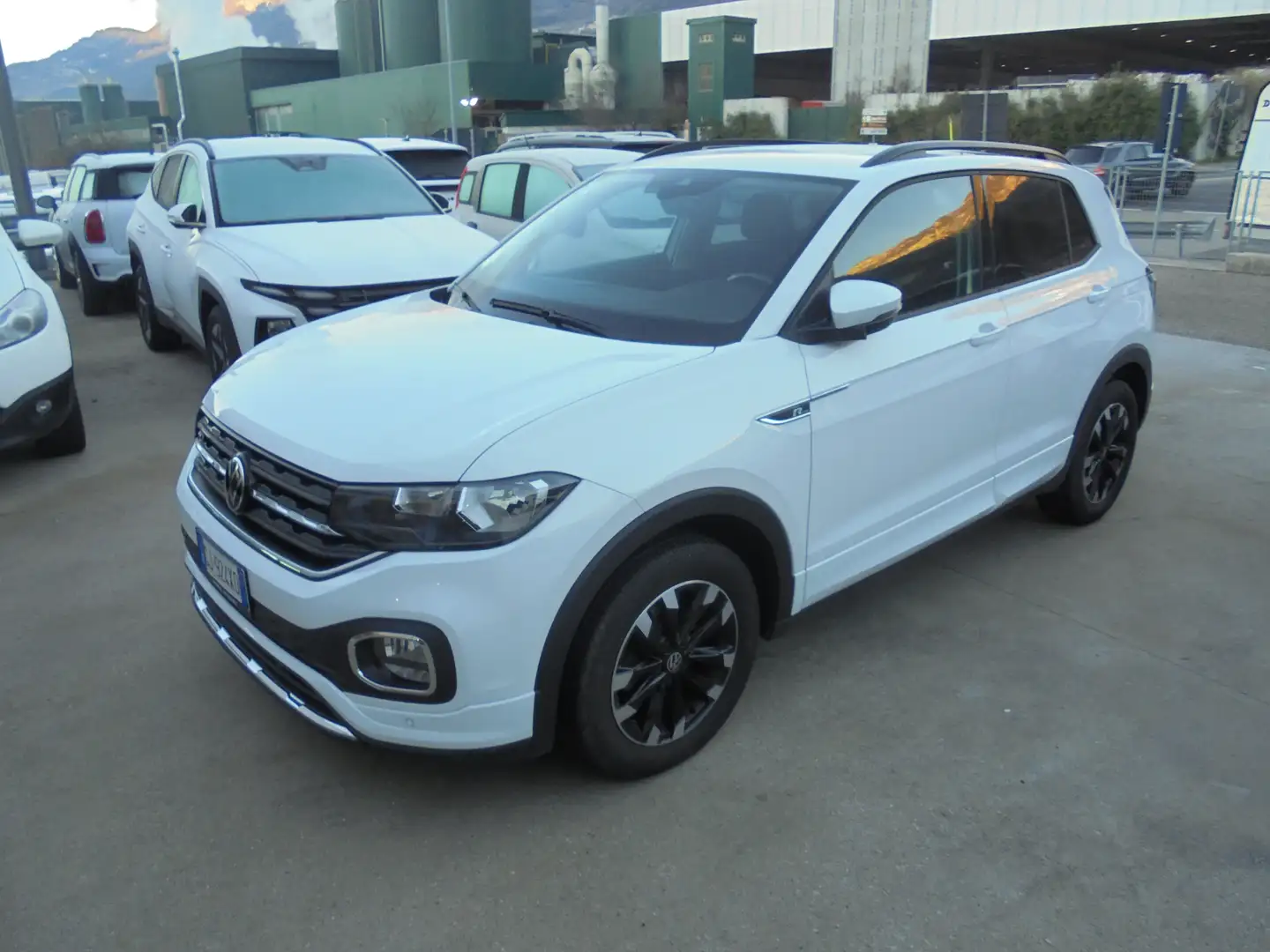 Volkswagen T-Cross 1.0 tsi Sport 95cv R-Line Bianco - 1