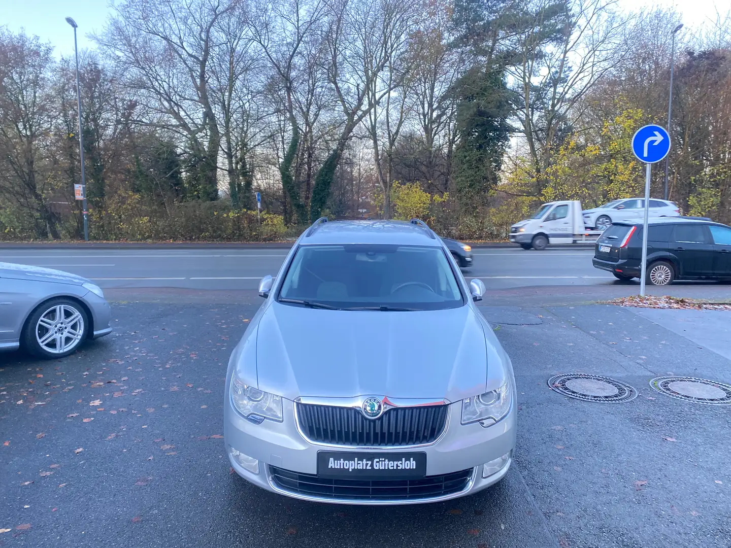 Skoda Superb Superb Combi 2.0 TDI DSG Exclusive XENON NAVI SHZ Argent - 2