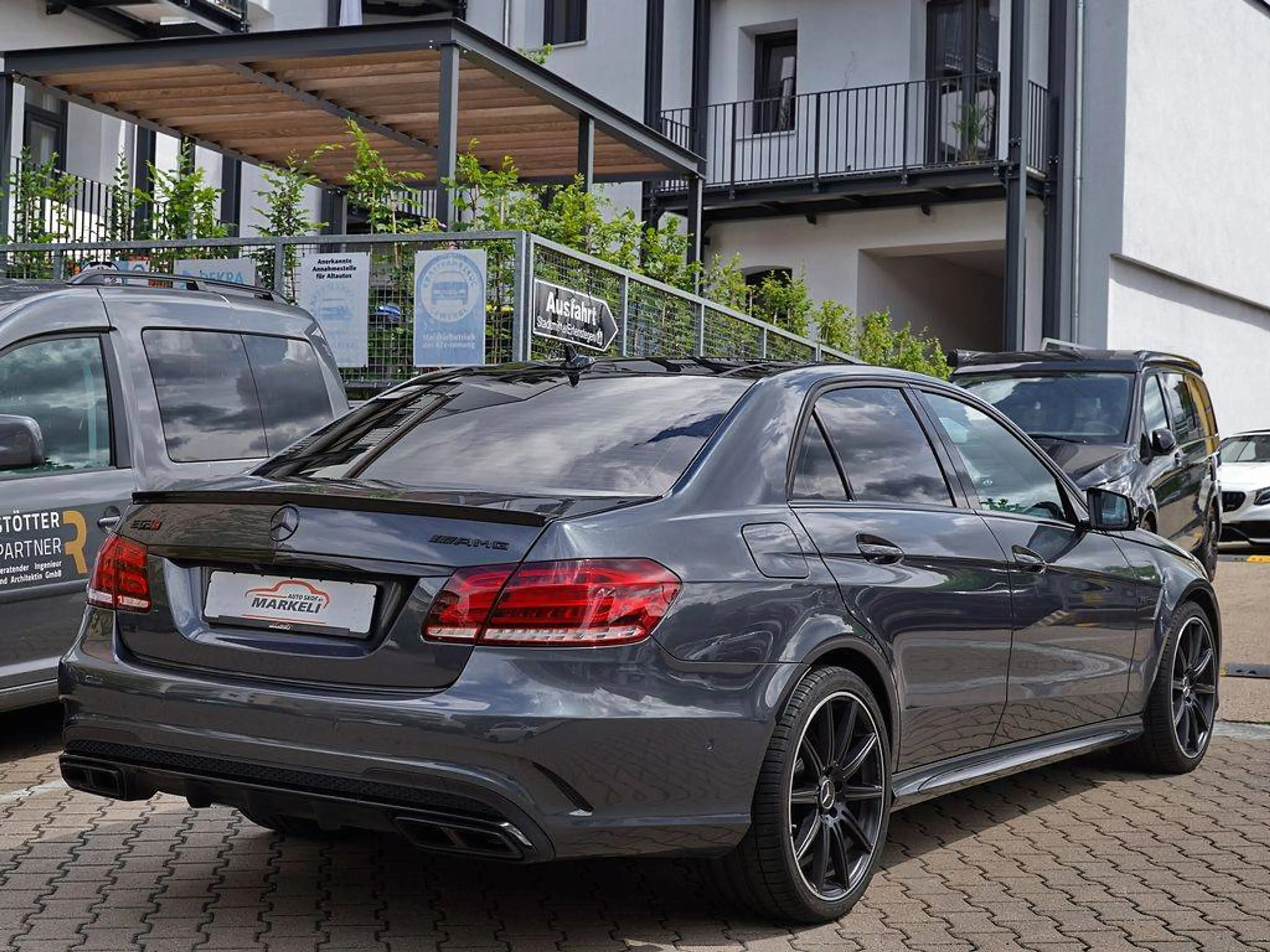 Mercedes-Benz E 63 AMG S 4Matic | Driver'sPackage | Night- & ParkPaket | — photo 3