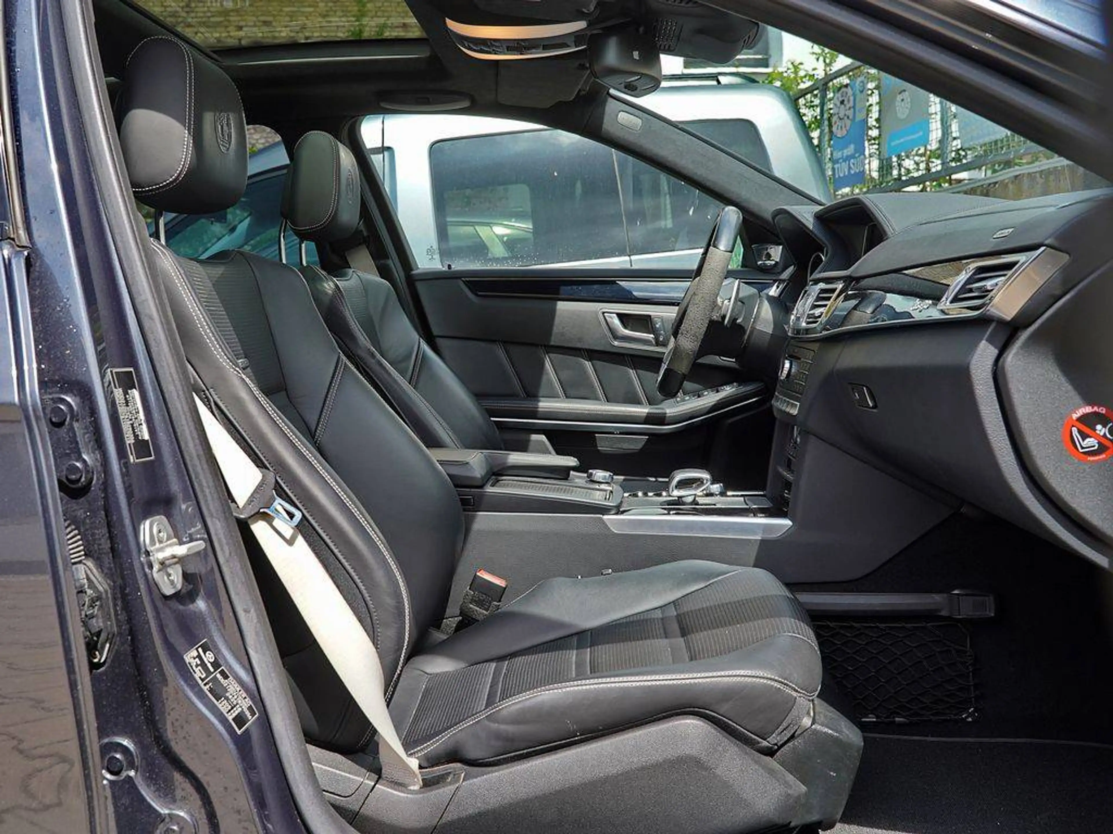 Mercedes-Benz E 63 AMG S 4Matic | Driver'sPackage | Night- & ParkPaket | — photo 4