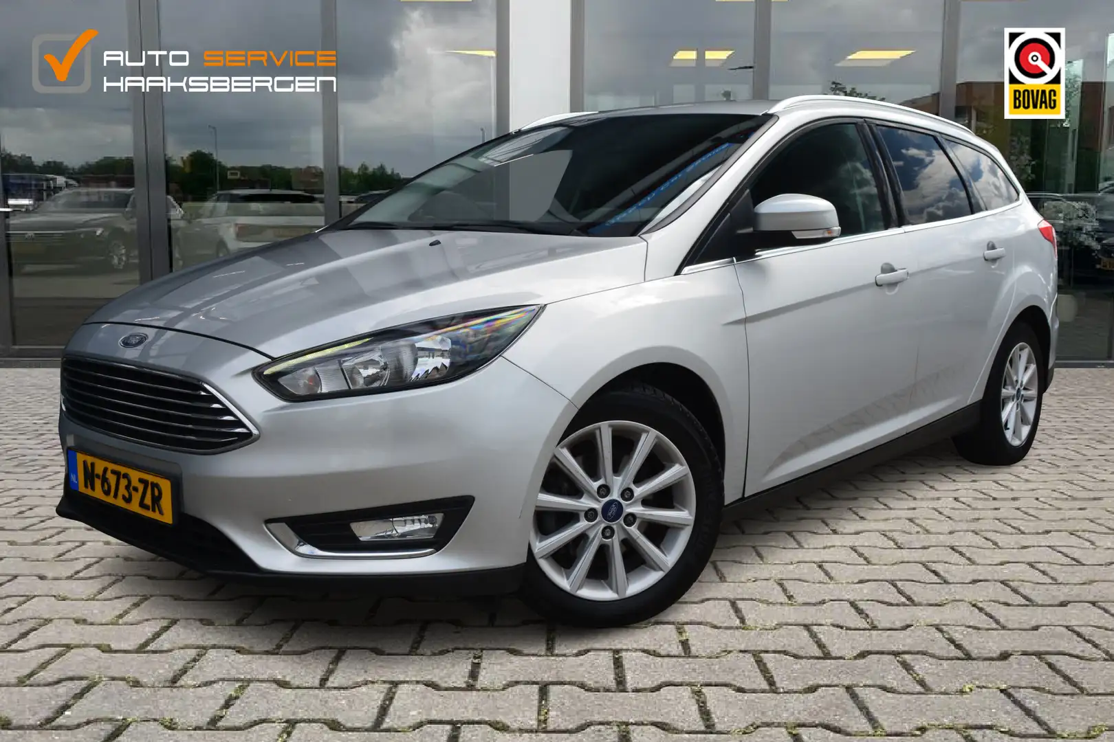 Ford Focus Wagon 1.0 Titanium | Keyless | Navi | Carplay | Grijs - 1