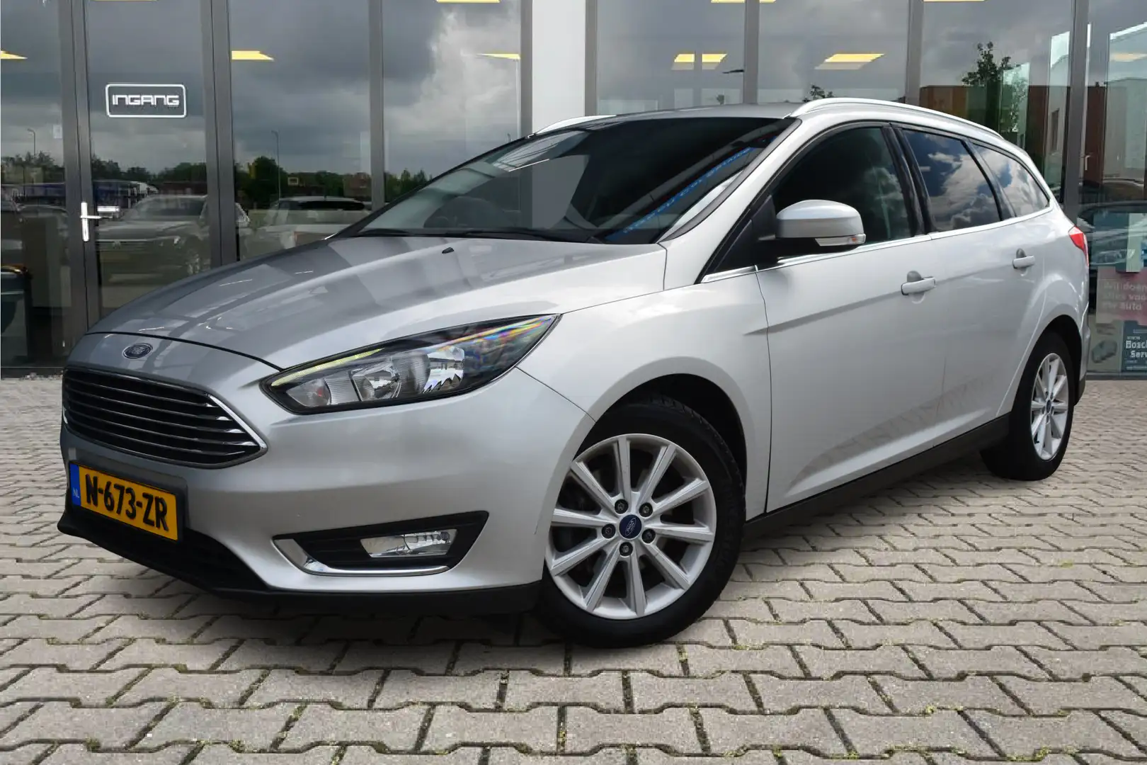 Ford Focus Wagon 1.0 Titanium | Keyless | Navi | Carplay | Gris - 1