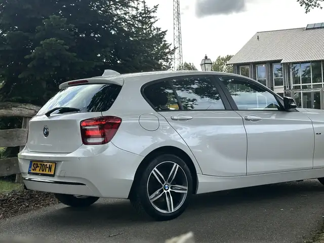 BMW 1 Series view 4