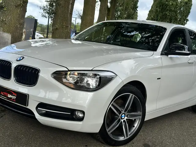BMW 1 Series view 2