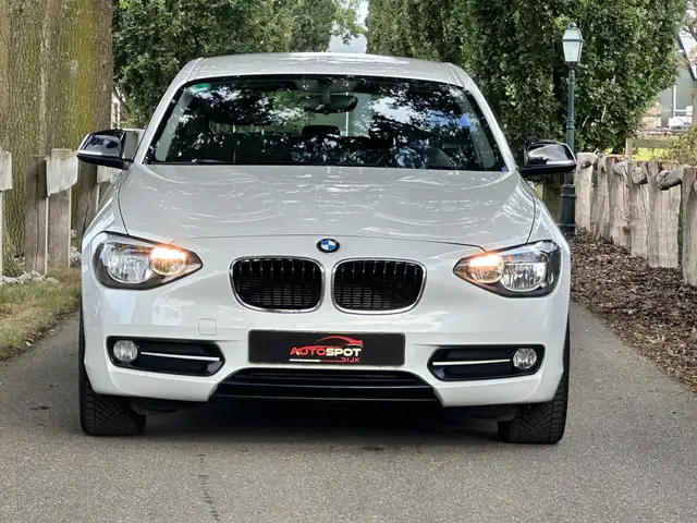 BMW 1 Series view 6