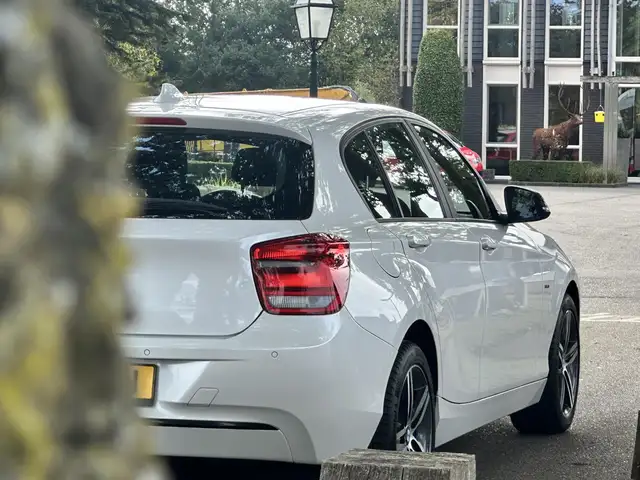 BMW 1 Series view 10