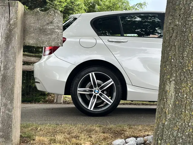 BMW 1 Series view 11