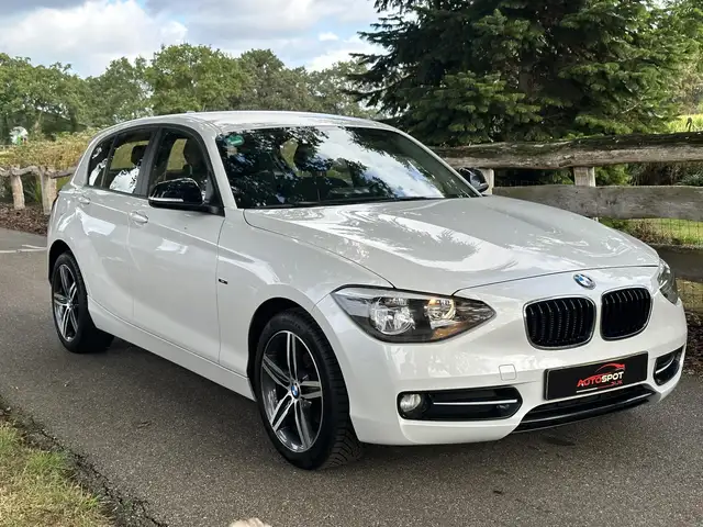 BMW 1 Series view 8
