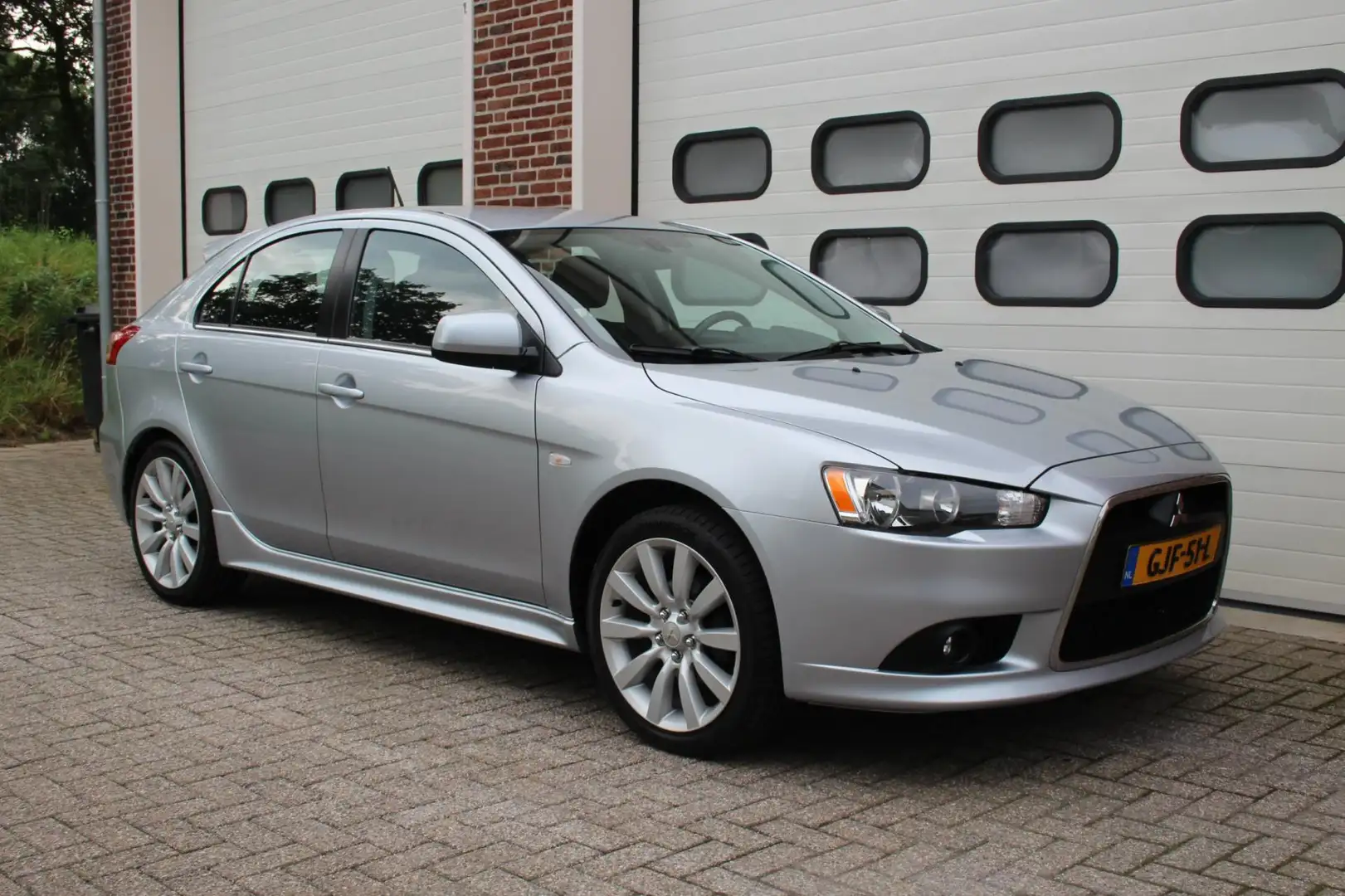 Mitsubishi Lancer Sportback 1.8 Intense * 18'' / Clima / Cruise * Grijs - 1