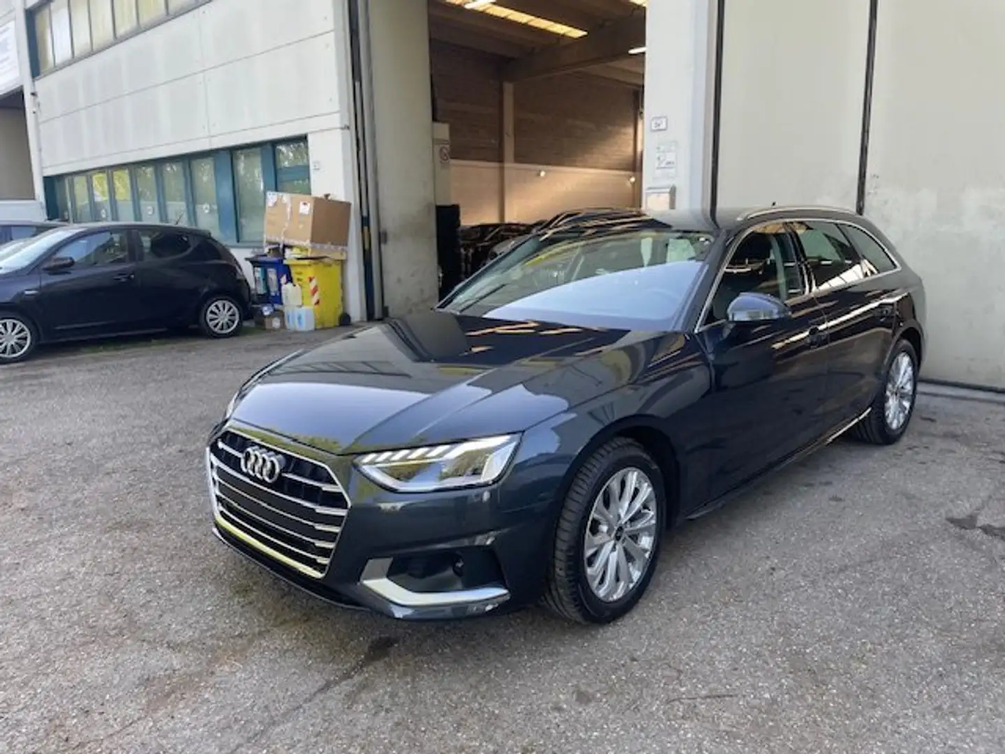 Audi A4 Avant 35 2.0 tdi mhev Business Adv. 163cv s-tronic Gris - 1