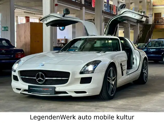 Mercedes-Benz SLS