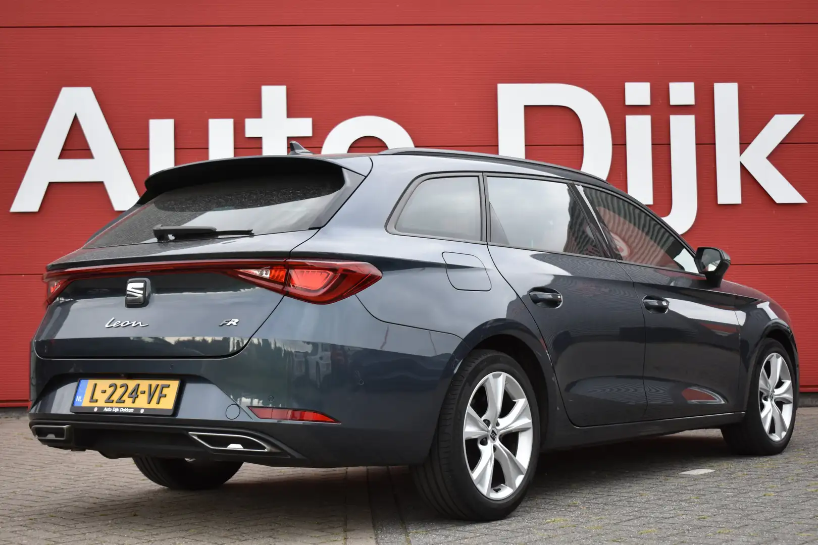 SEAT Leon Sportstourer 1.5 TSI FR Business Intense Virtual C Grau - 2