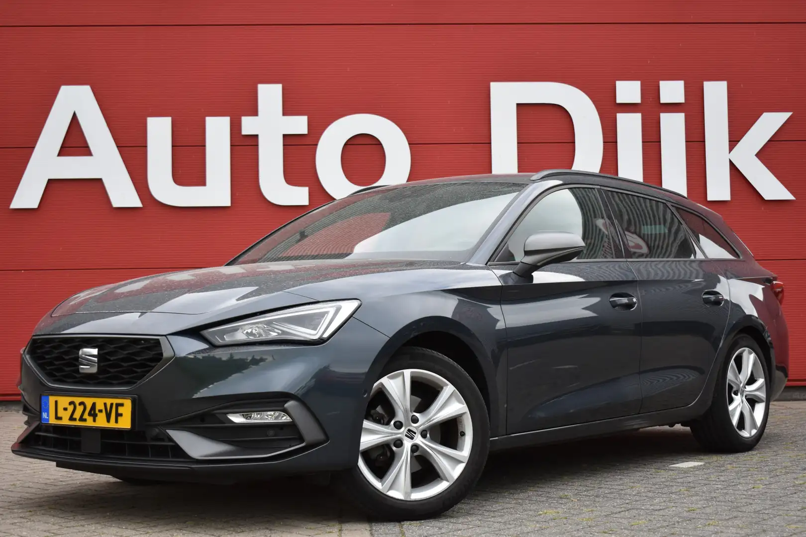 SEAT Leon Sportstourer 1.5 TSI FR Business Intense Virtual C Grau - 1
