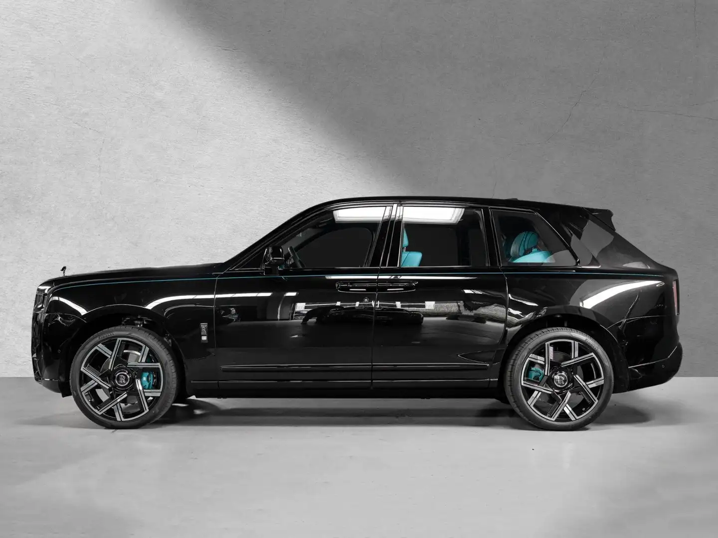 Rolls-Royce Cullinan Black Badge " Starlight+4 Seat+Picnic" crna - 1