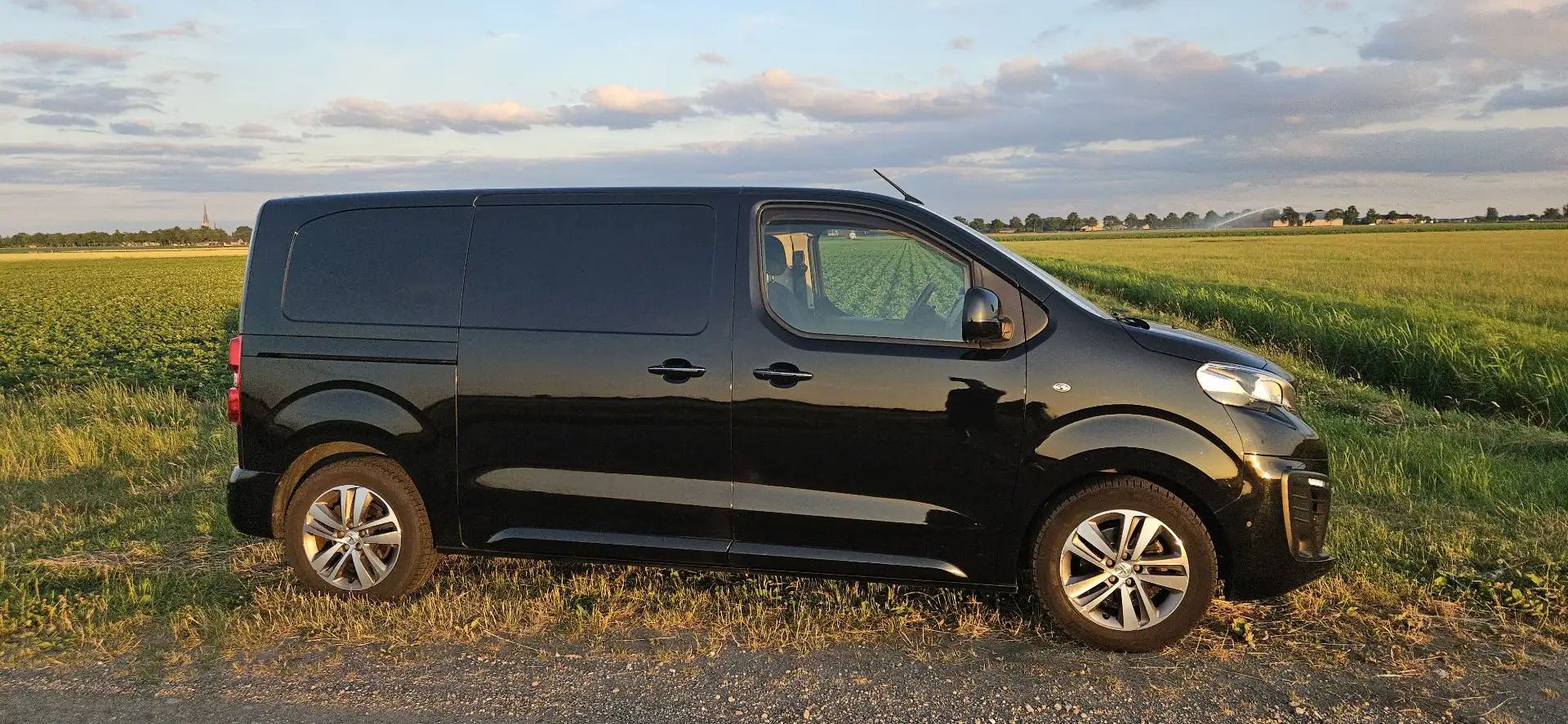 Peugeot Expert L2H1 EAT6 Premium Zwart - 1