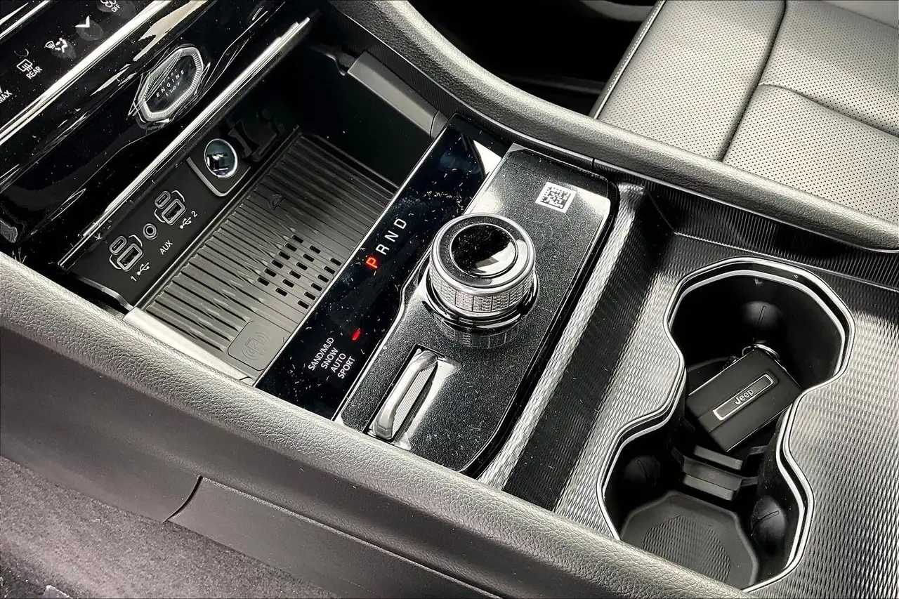 Jeep Grand Cherokee снимка Jeep Grand Cherokee