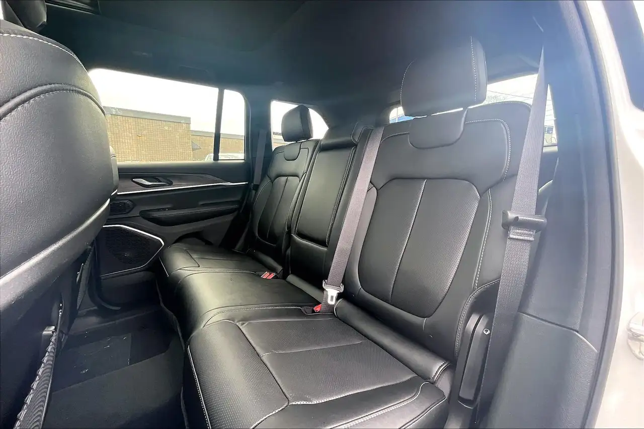 Jeep Grand Cherokee снимка Jeep Grand Cherokee