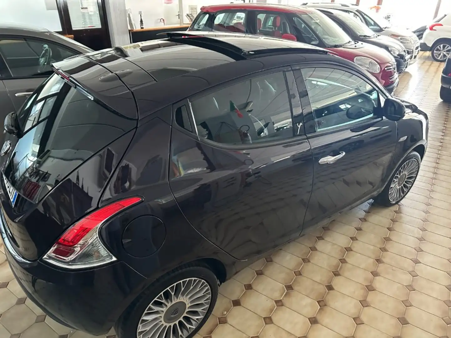 Lancia Ypsilon 1.3 MJT 16V 95 CV 5P Plat. Open-edition Full Full Чорний - 2
