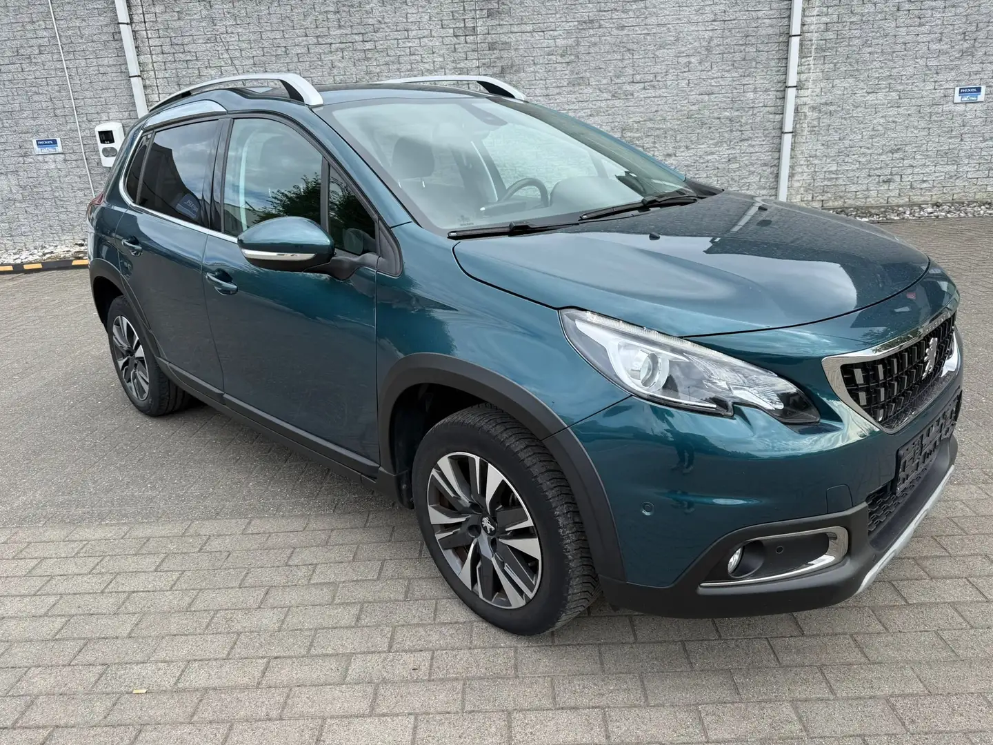Peugeot 2008 2008 1.2 PureTech Allure S - 2
