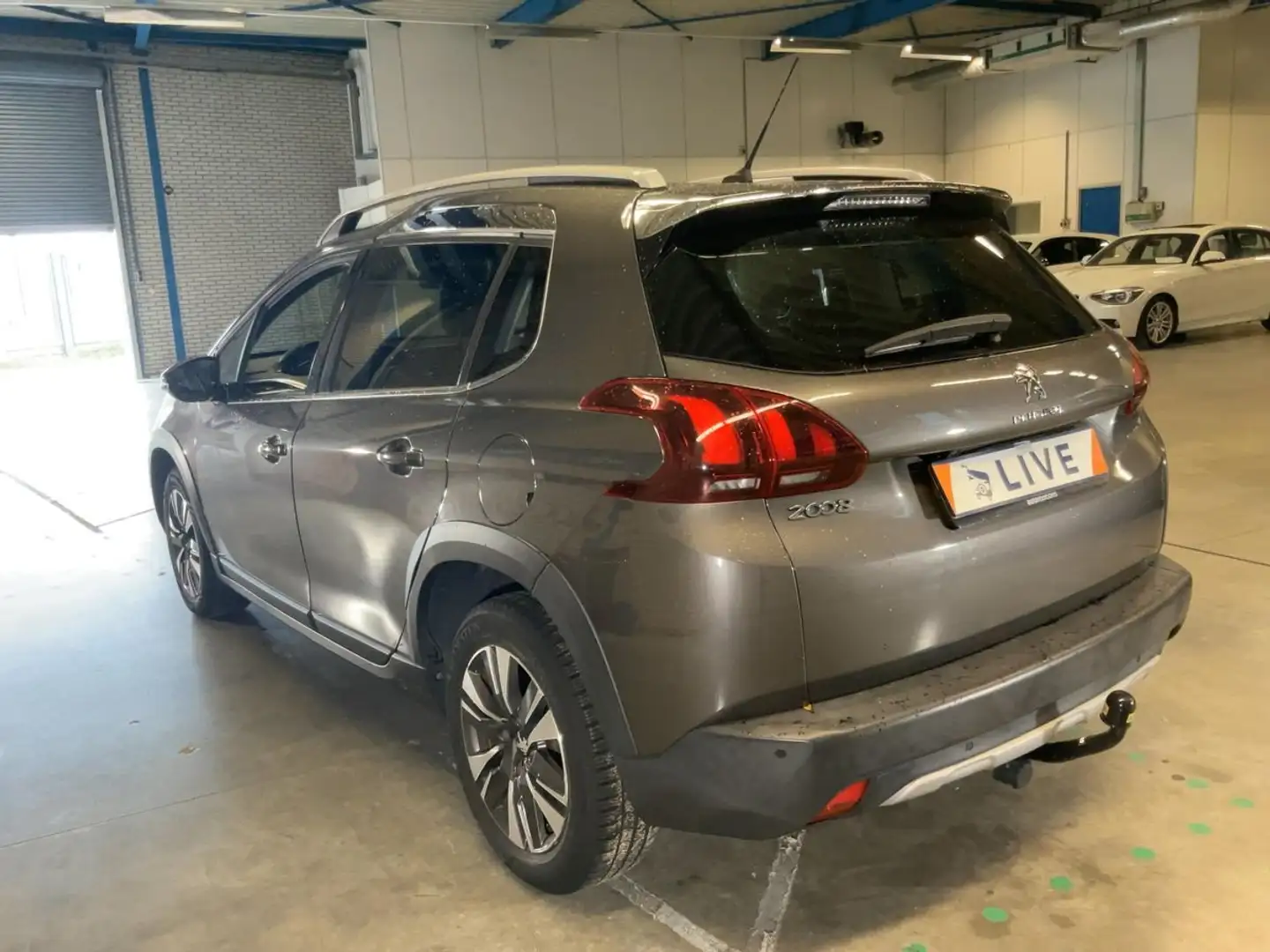 Peugeot 2008 Allure KAMERA CARPLAY NAVI LEDER PANORAMA AHK LED Gris - 2