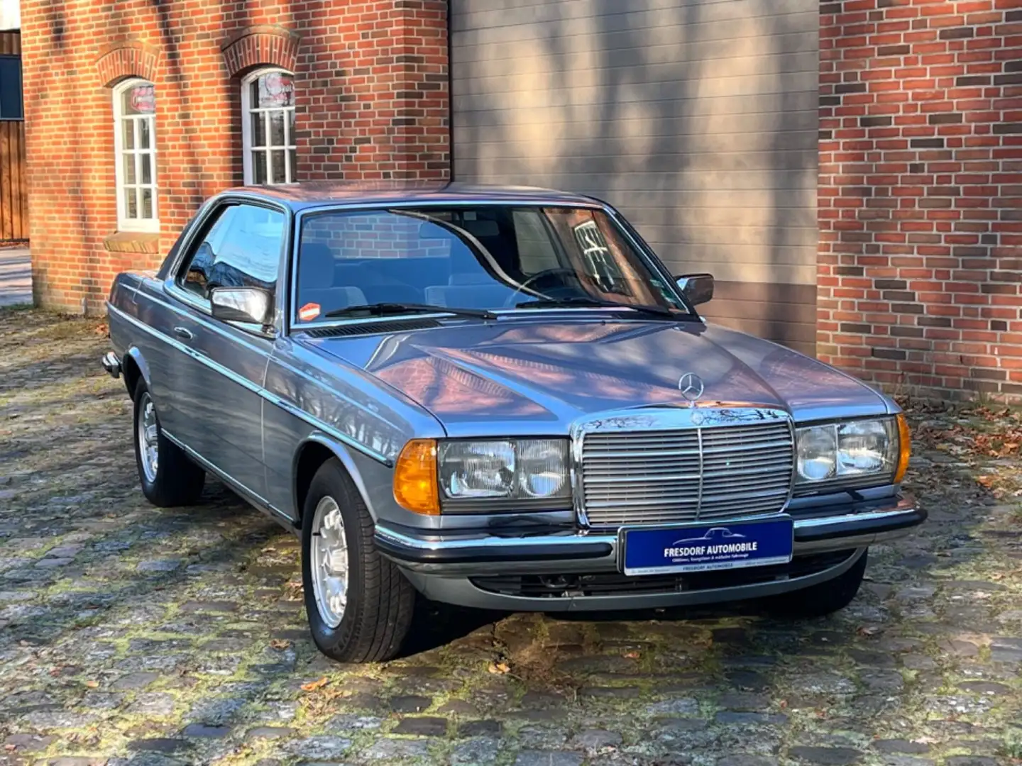 Mercedes-Benz 280 CE 123er Coupe in traumhaftem Zustand Bleu - 2