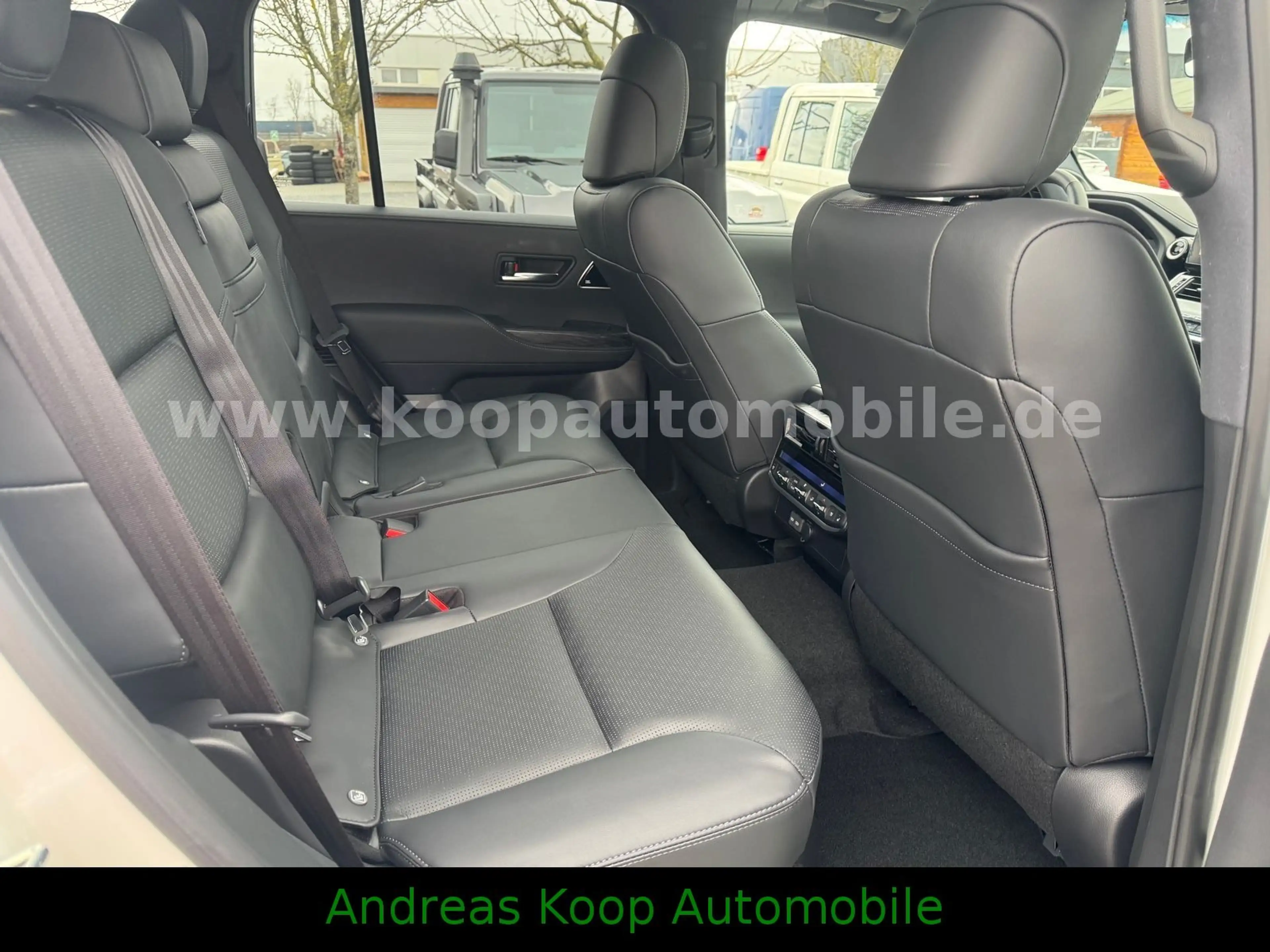 Toyota Land Cruiser 300 Premium ZX Mod 2026 3,3D V6 5-Sitze Sofort — photo 12
