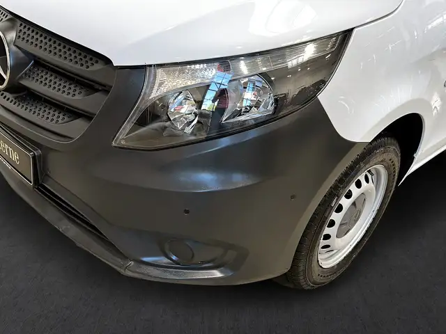 Mercedes-Benz Vito view 3