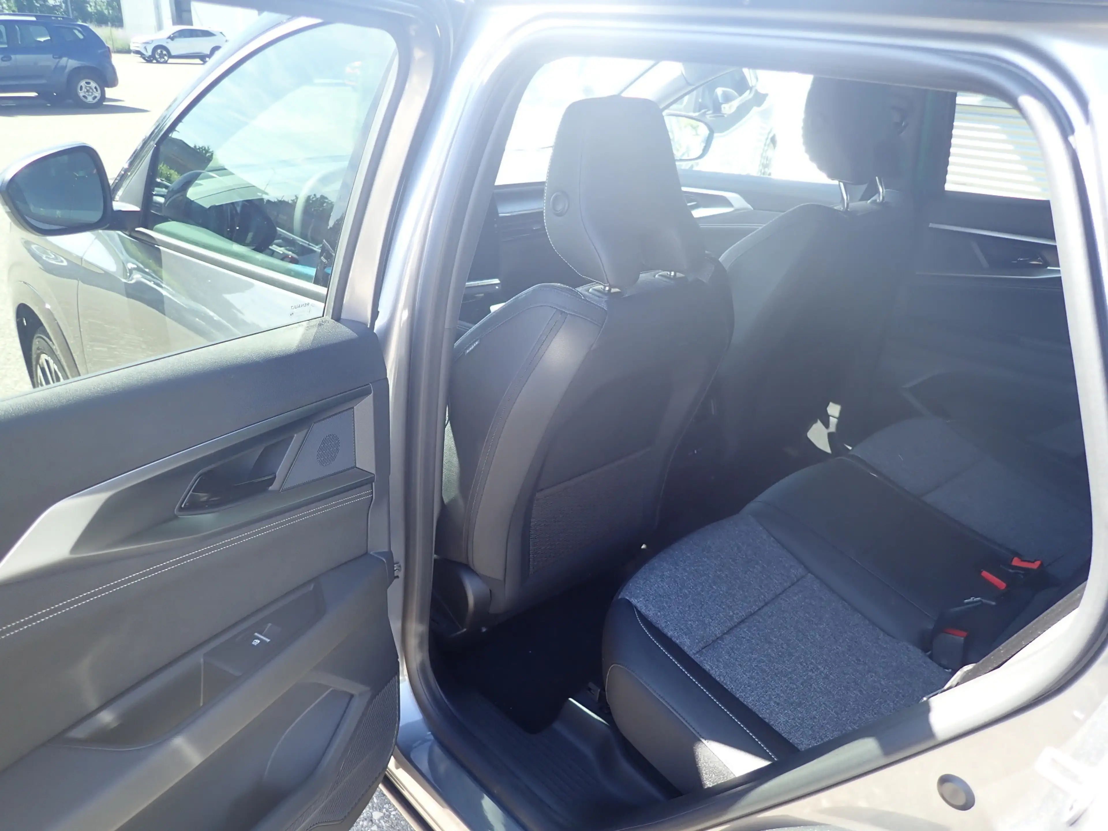 Renault Austral Techno Mild Hybrid 150 Automatik — photo 7