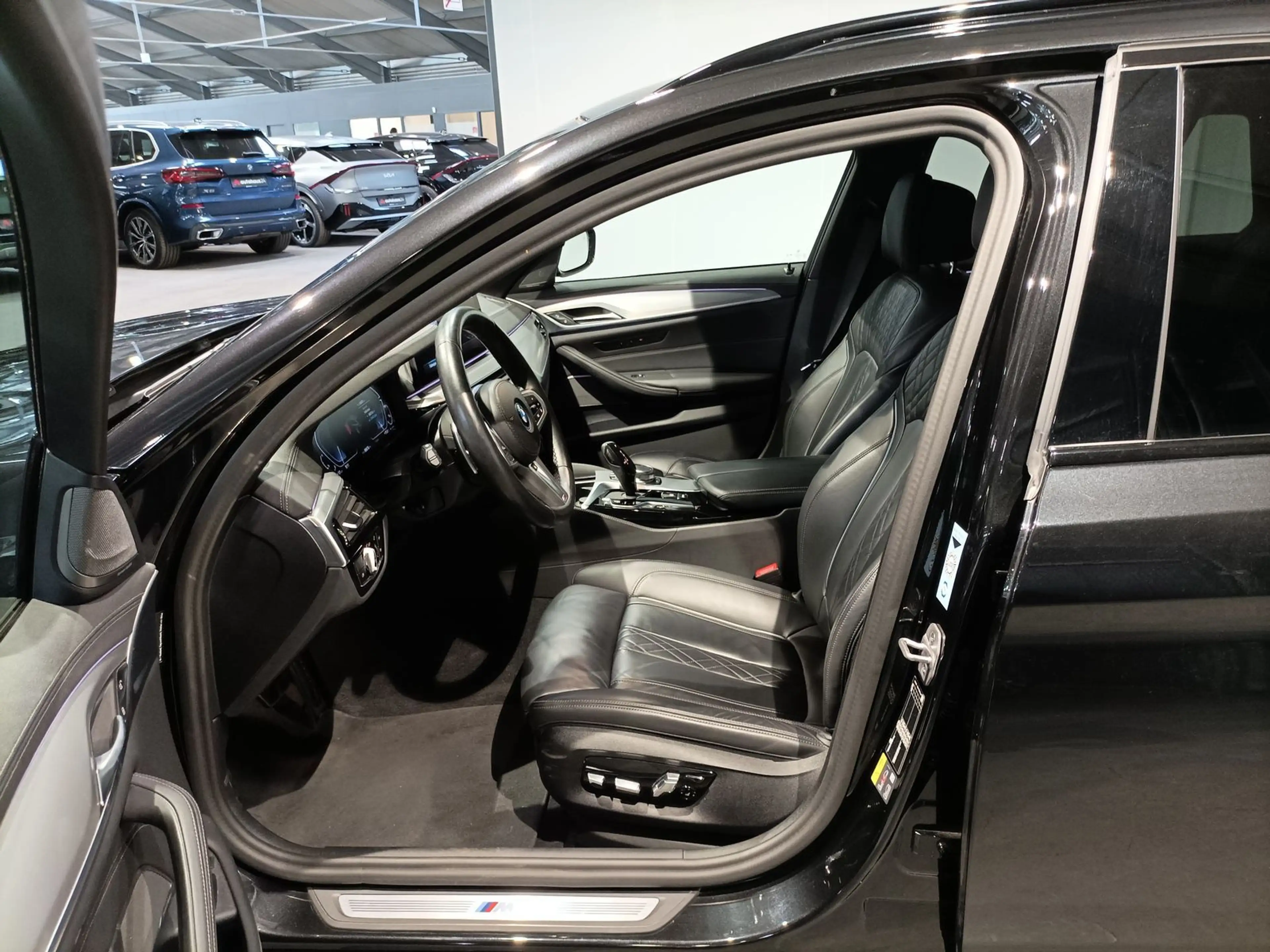 BMW 530 e M Sport LED|Navi|Kamera|AHK|Pano — photo 8