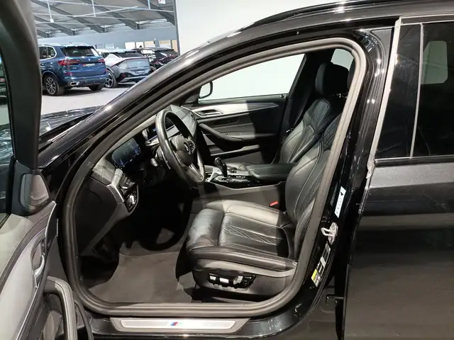 BMW 5 Series view 8