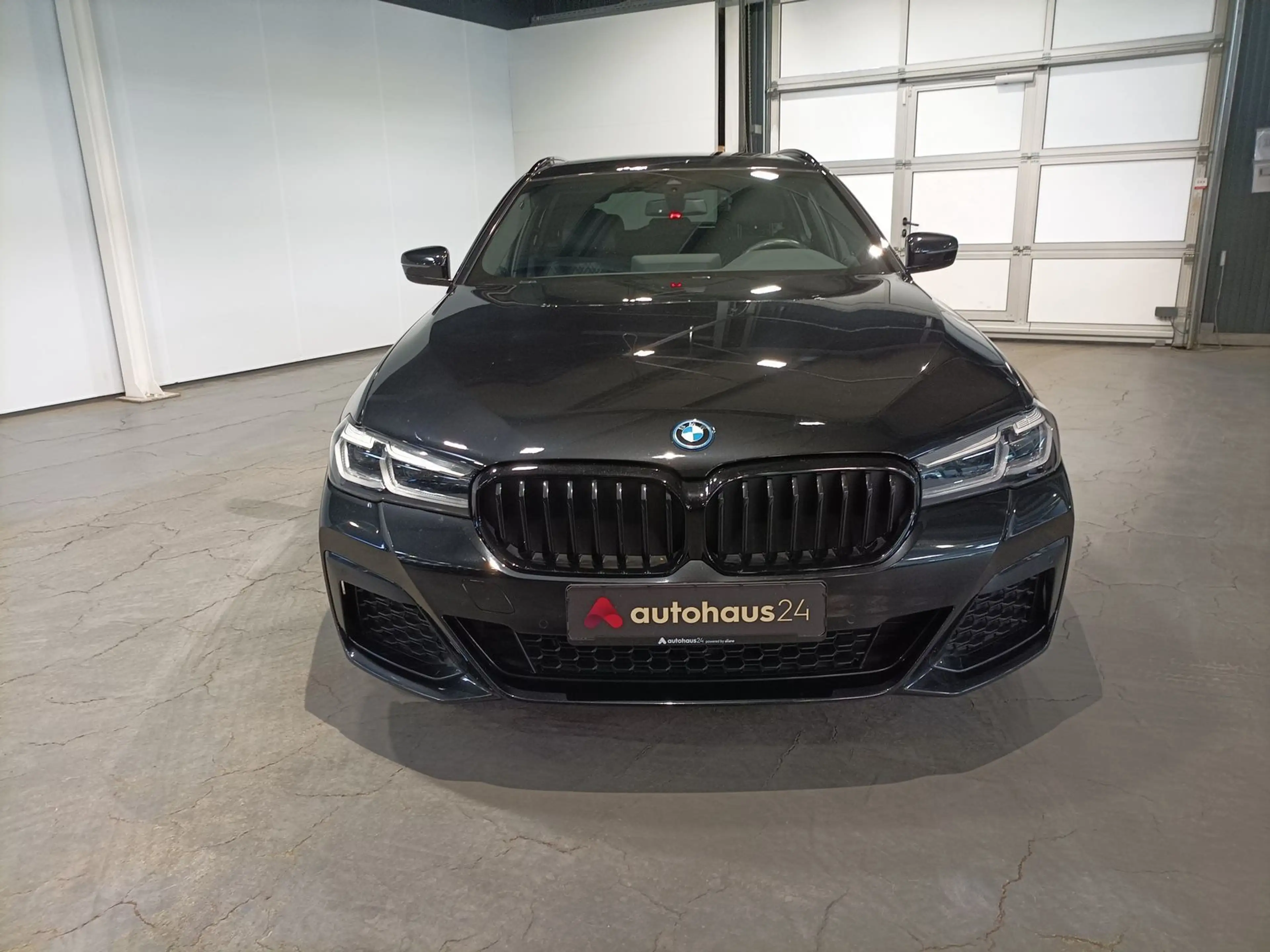 BMW 530 e M Sport LED|Navi|Kamera|AHK|Pano — photo 2