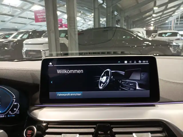 BMW 5 Series view 11