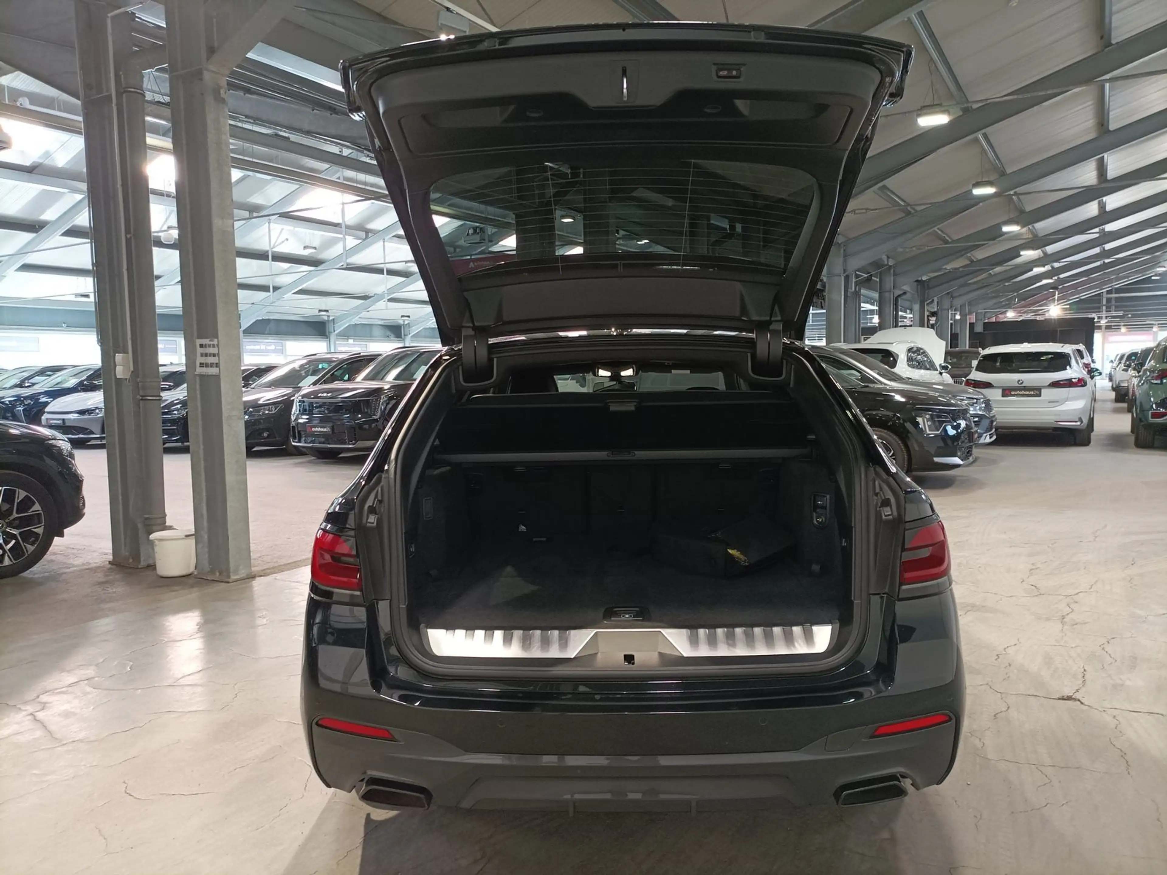 BMW 530 e M Sport LED|Navi|Kamera|AHK|Pano — photo 6