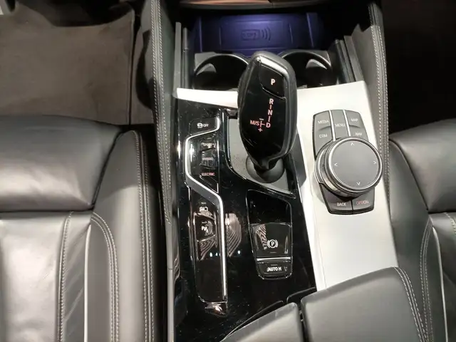 BMW 5 Series view 13